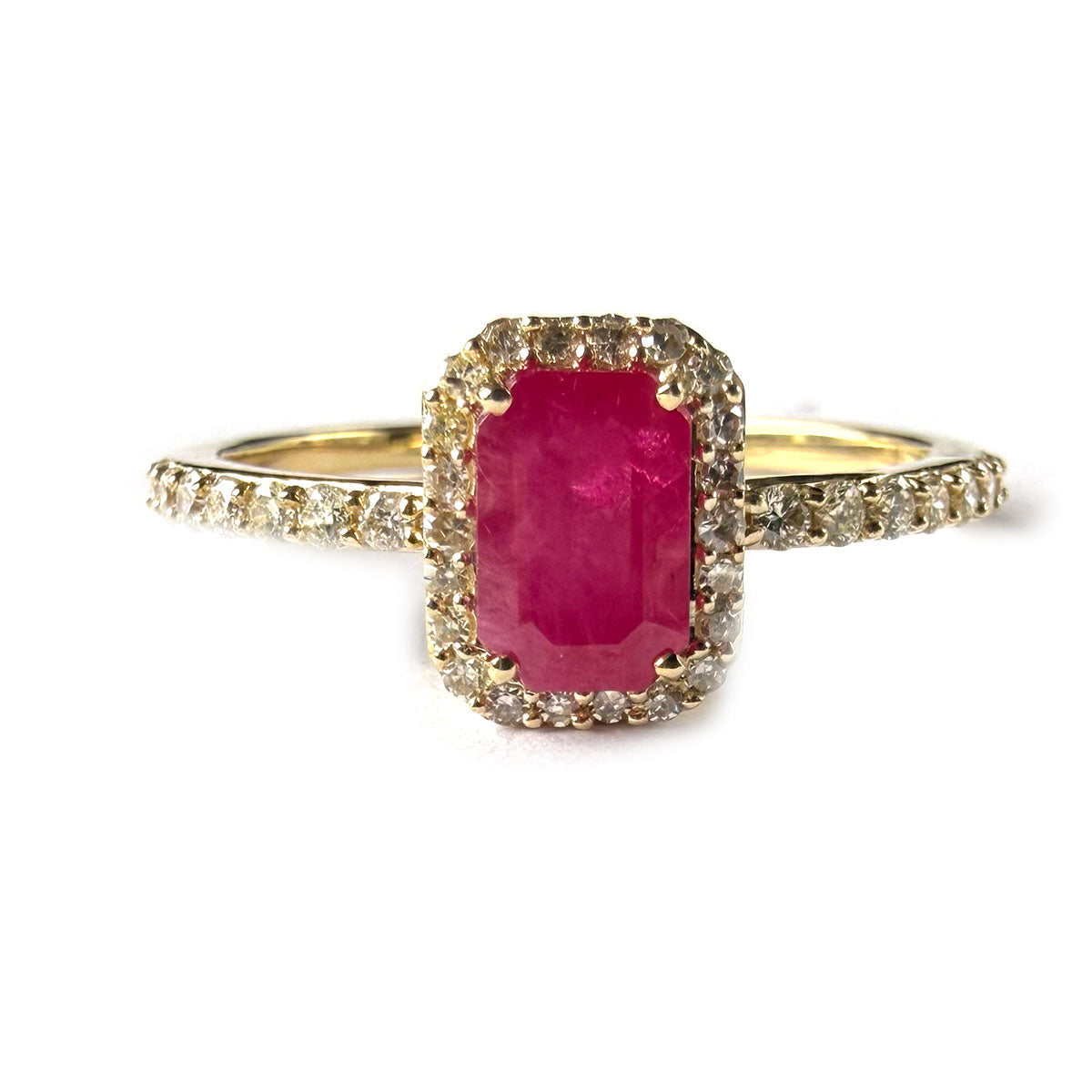 Anillo en oro amarillo 10K con rubí corte esmeralda y halo de diamantes 0.25ctw