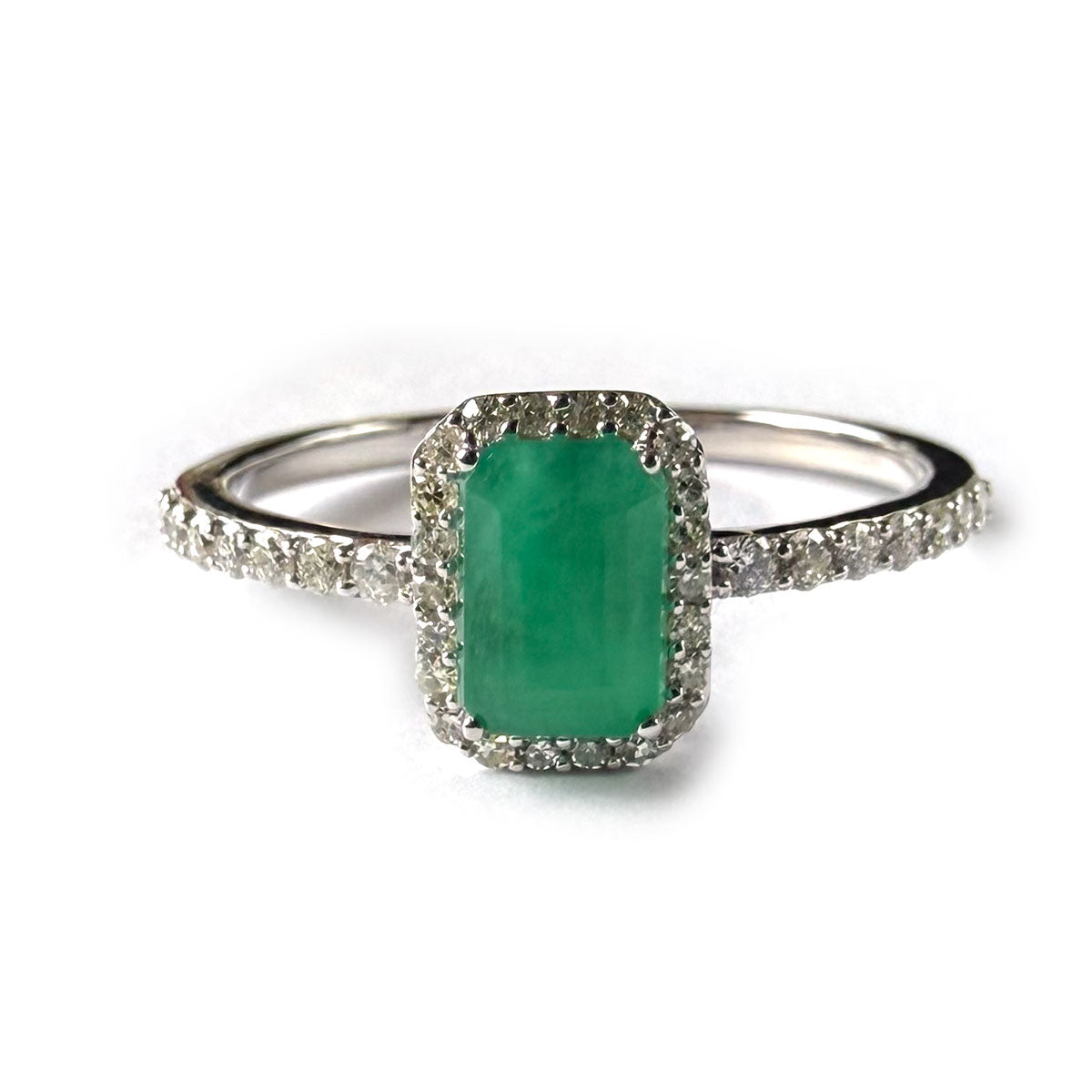 Anillo en oro blanco 10K con esmeralda corte esmeralda y halo de diamantes 0.25ctw