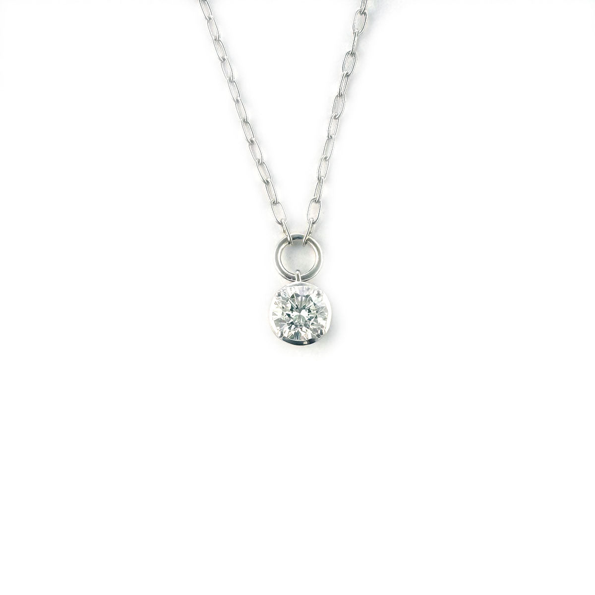 Collar de cadena mini paper clip de plata con punto de luz de diamante de laboratorio 1.15ct