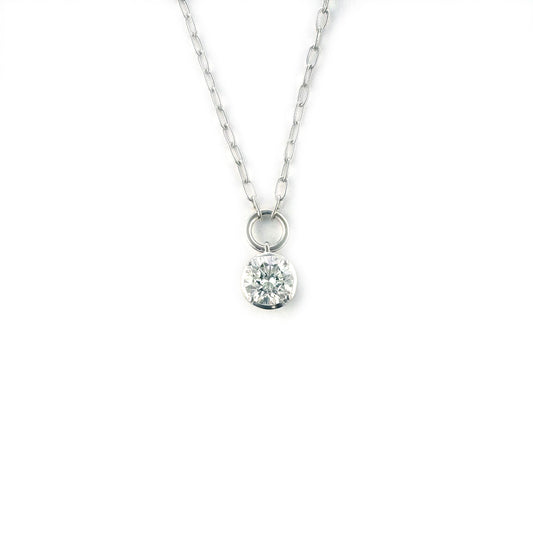 Collar de cadena mini paper clip de plata con punto de luz de diamante de laboratorio 1.15ct