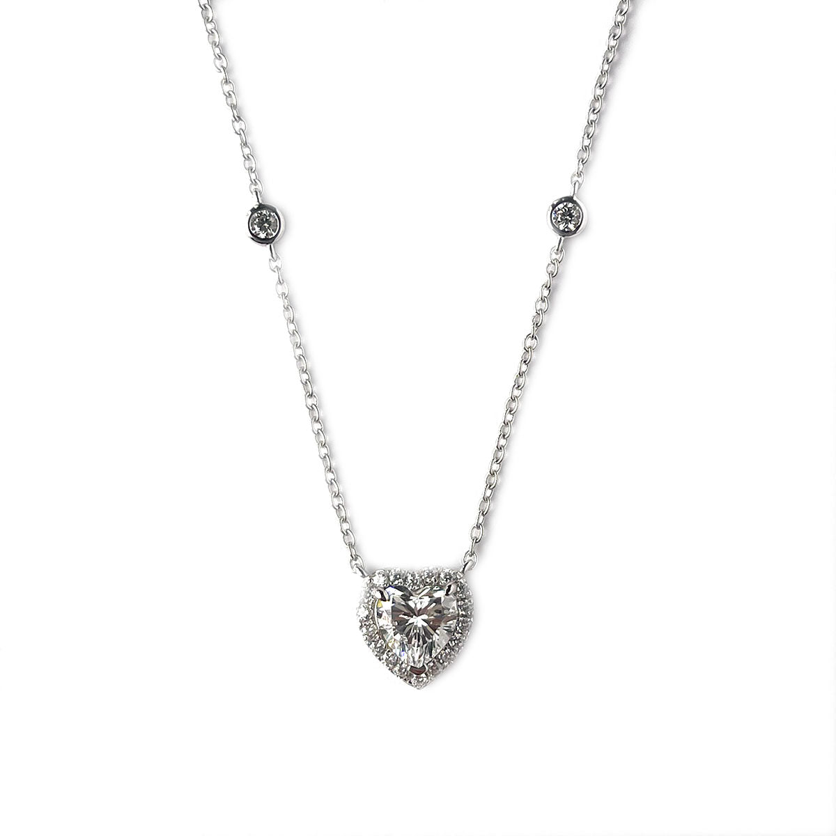 Collar de plata con corazón de circonita y halo de circonitas