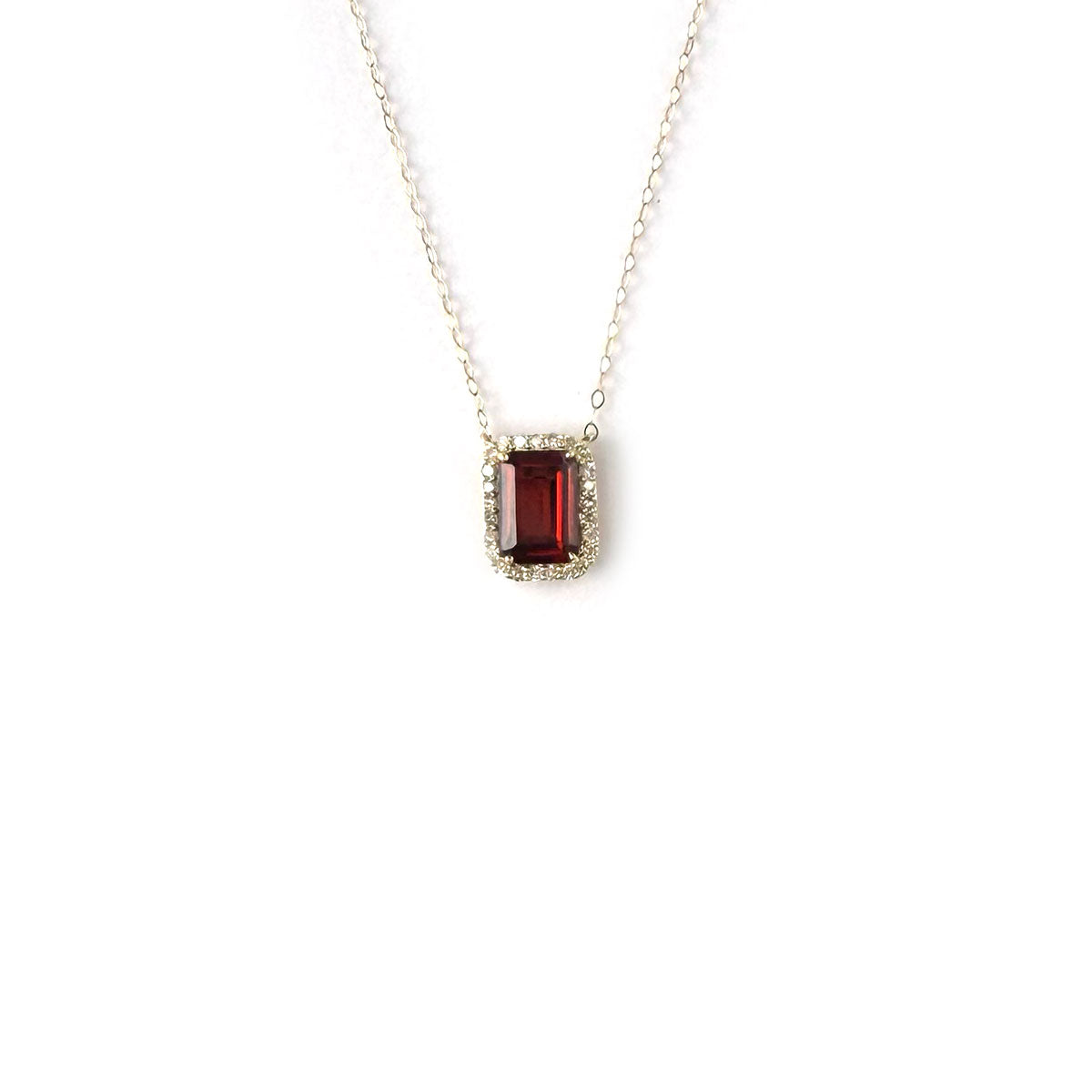 Collar en oro amarillo 10K con granate y halo de diamantes 0.11ctw