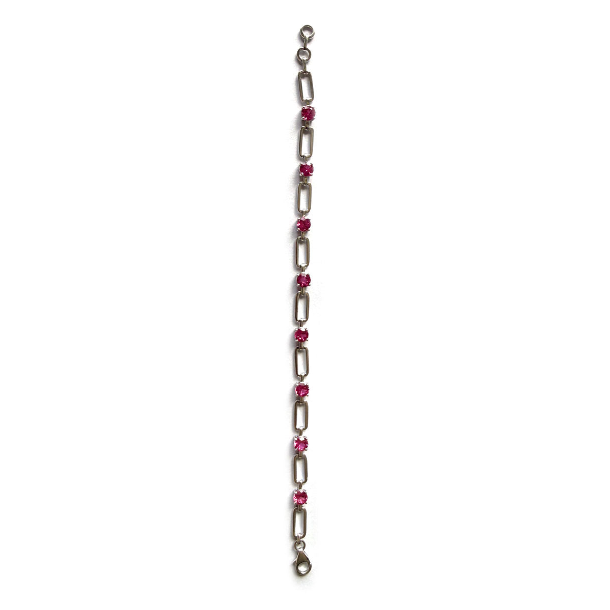 Pulsera de plata con eslabones ovalados y rubíes de laboratorio