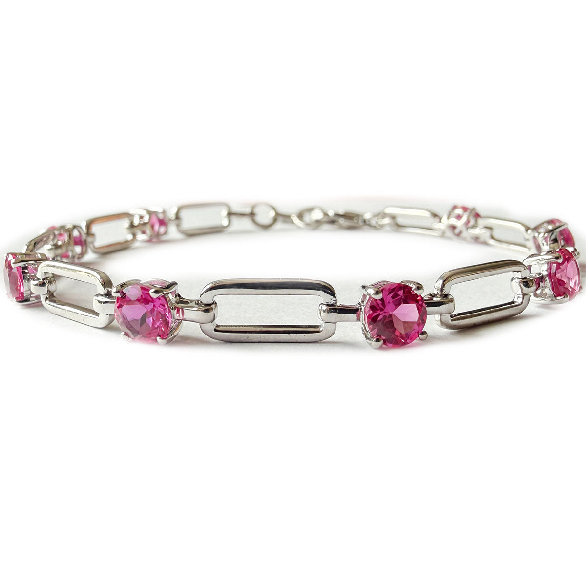 Pulsera de plata con eslabones ovalados y rubíes de laboratorio