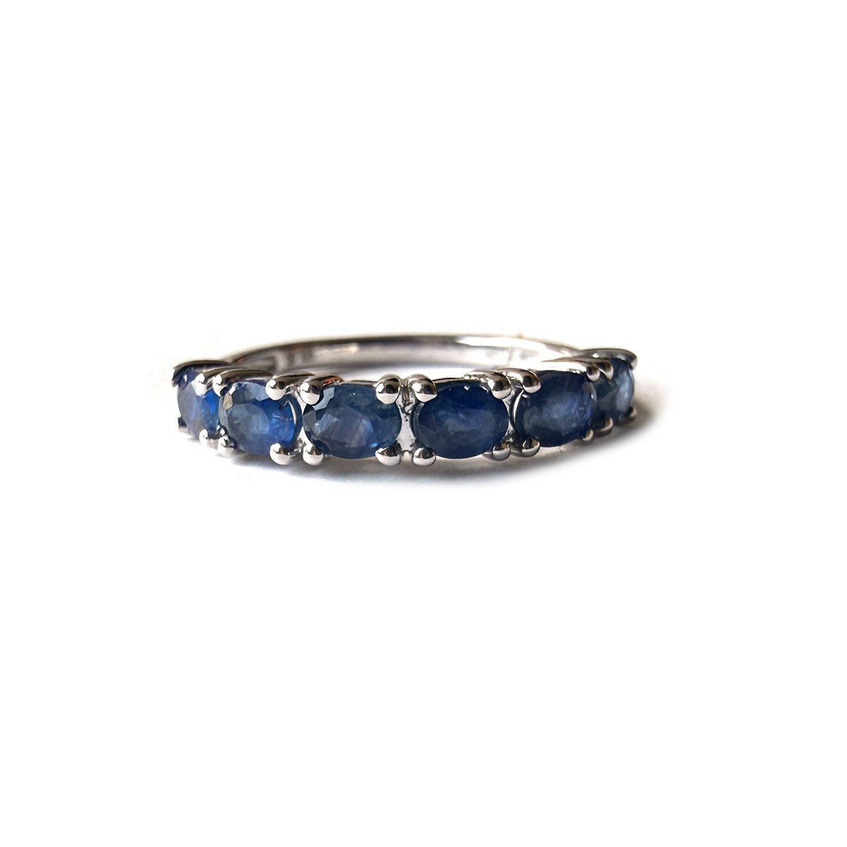 Anillo en plata con zafiros ovalados