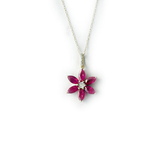 Collar flor de seis pétalos de rubí en oro amarillo 10k con diamantes 0.11ct