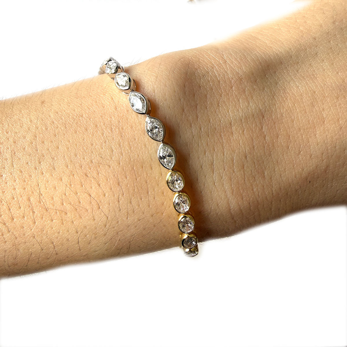 Pulsera tenis de oro blanco y amarillo 14k con diamantes de laboratorio ovalados y marquesas 4.73ct