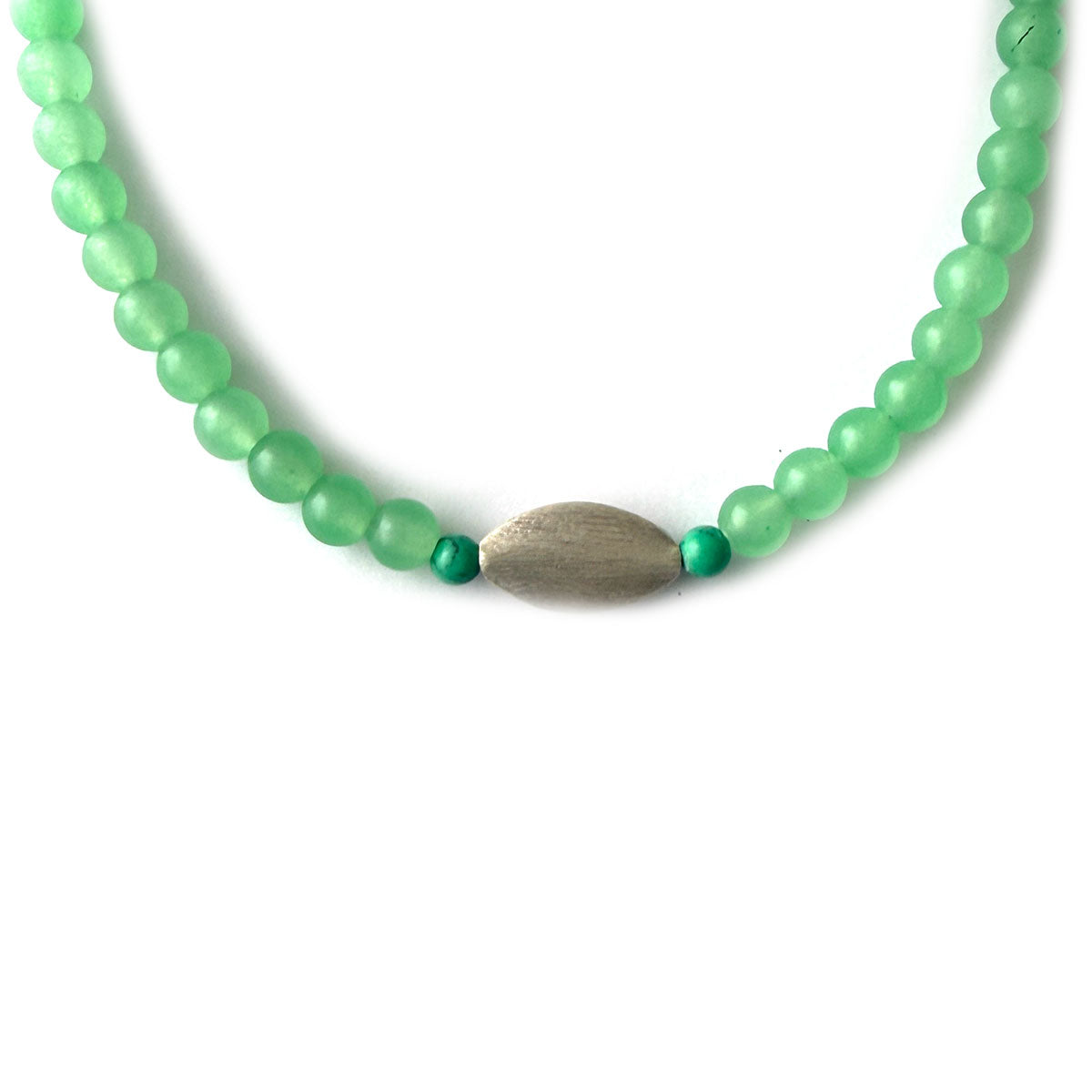 Collar de piedras verdes naturales y plata