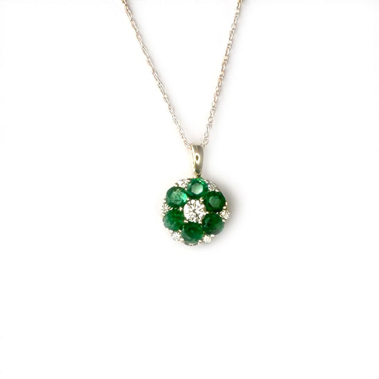 Collar de oro amarillo 10k con dije de flor de esmeraldas y diamantes 0.20ctw