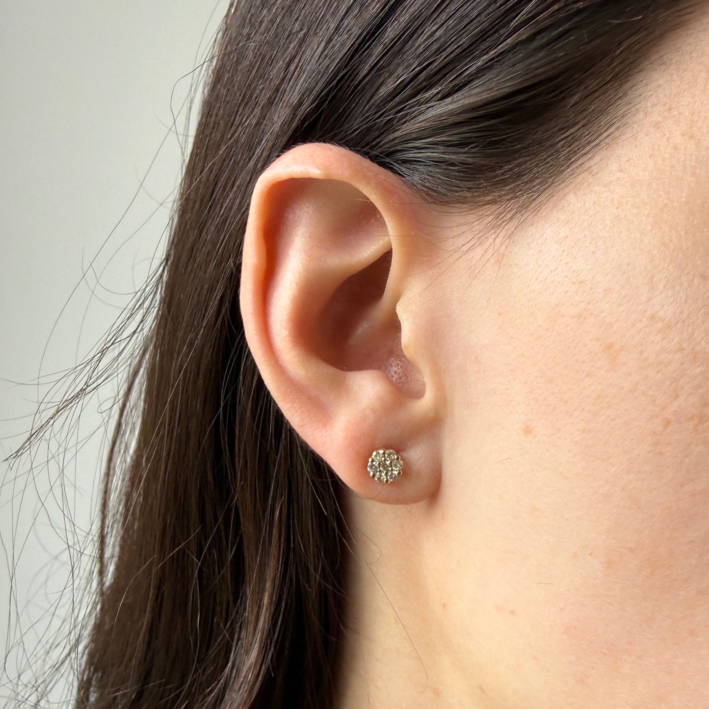 Aretes cluster de diamantes 0.25ctw en oro amarillo 10k