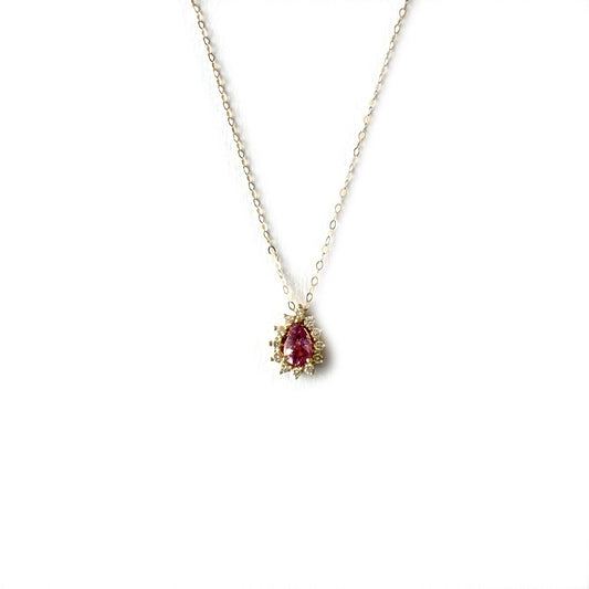 Collar en oro amarillo 14k con zafiro rosado corte pera y halo de diamantes 0.20ctw