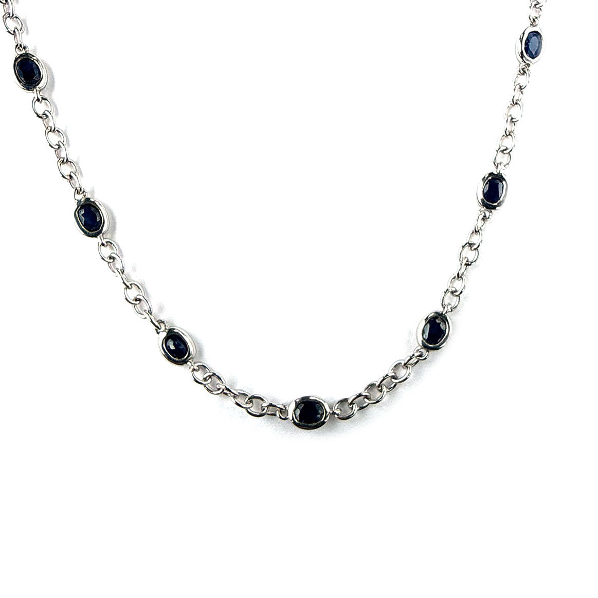 Collar de plata con zafiros ovalados biselados