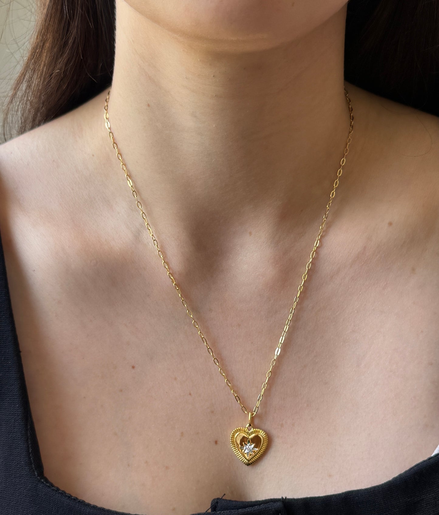 Collar de plata con baño de oro de corazón con diamante de laboratorio 0.05ct