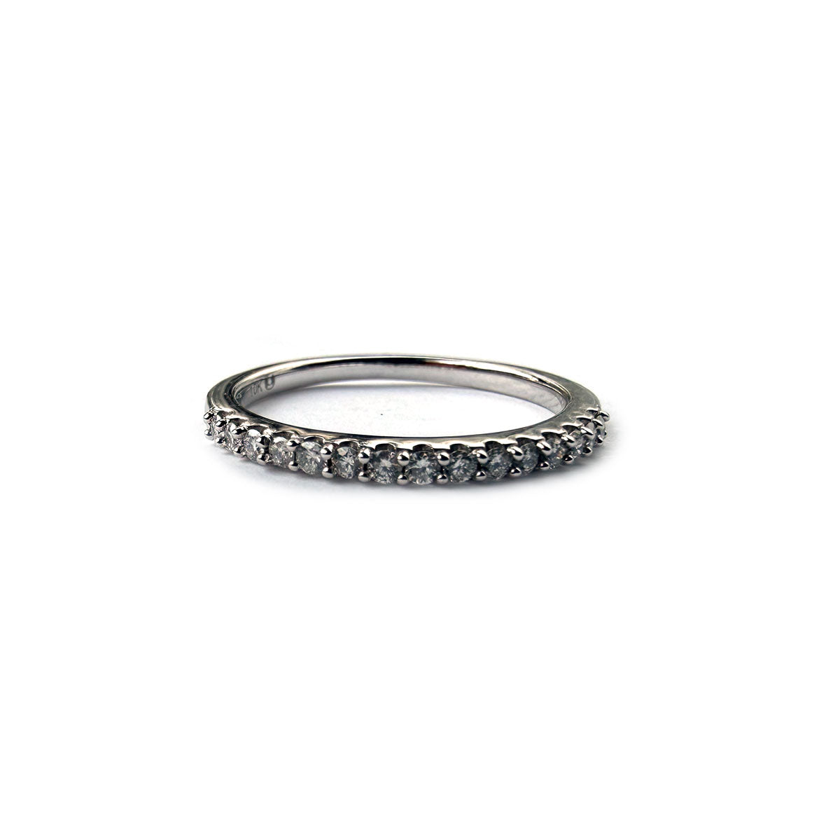 Anillo medio cintillo en oro blanco 10K con diamantes 0.25ctw
