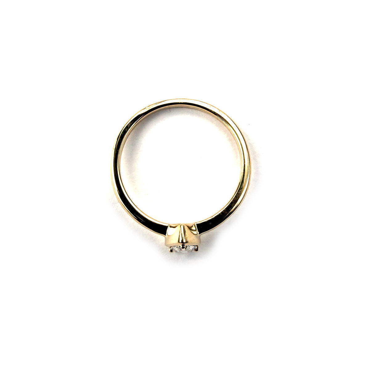 Anillo en oro amarillo 14K con diamante corte pera 0.33ctw