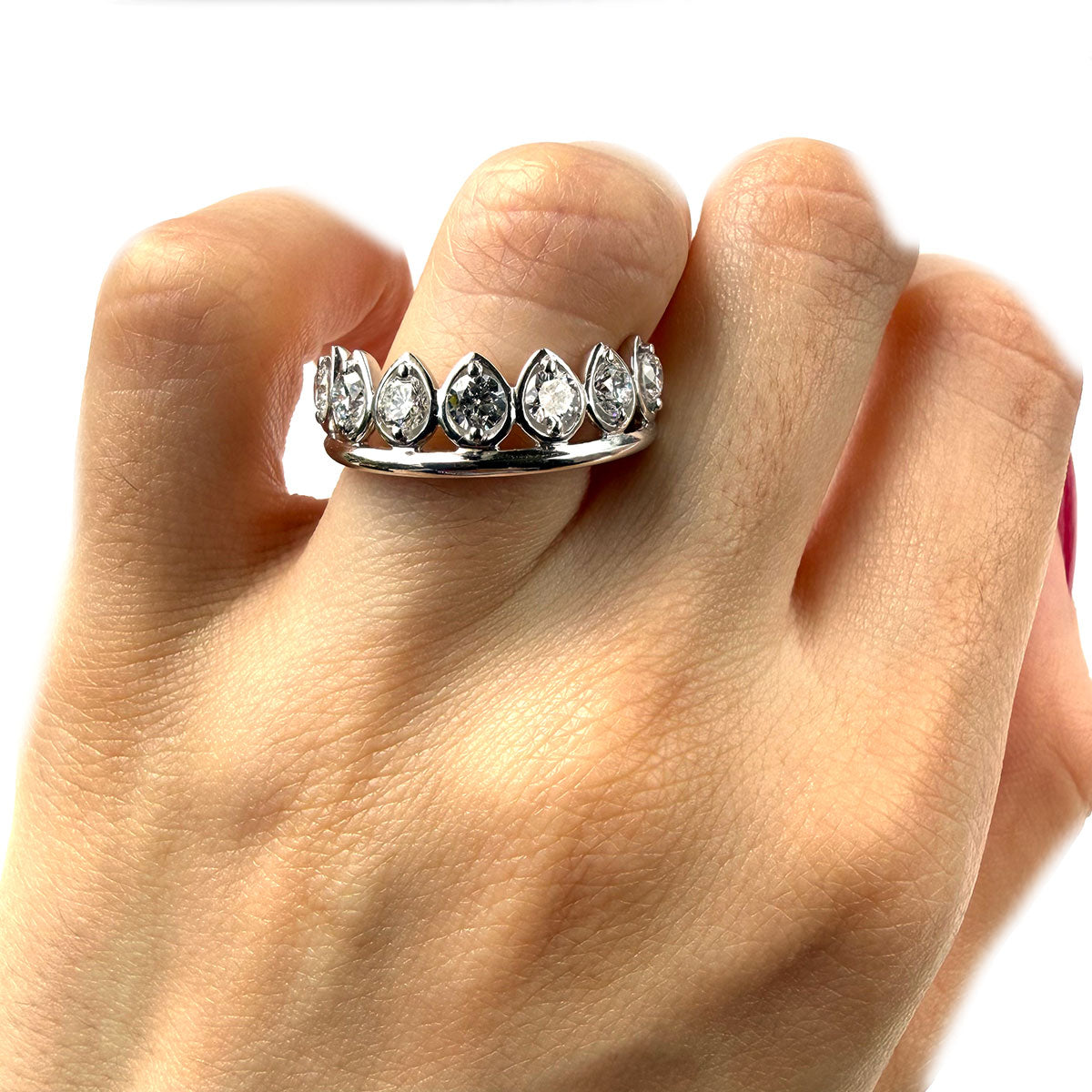 Anillo de plata con gotas y diamantes de laboratorio 1.04ctw