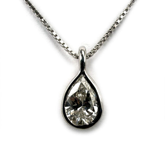 Collar en plata con dije de diamante de laboratorio corte pera (gota) 0.5ct