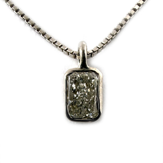 Collar en plata con dije de diamante de laboratorio corte radiante 0.25ct