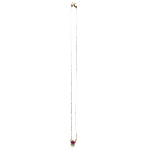 Collar en oro amarillo 10K con rubí ovalado y diamantes 0.08ctw
