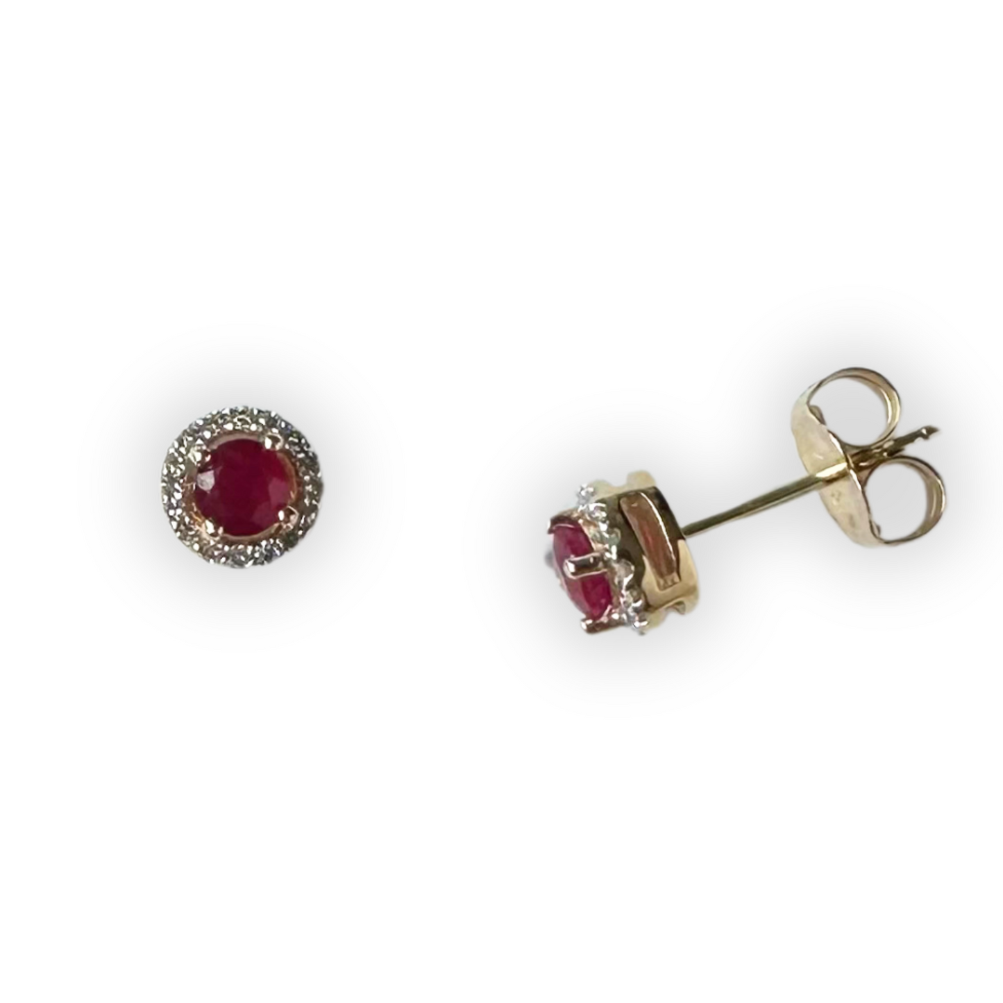 Aretes redondos en oro amarillo 10k con rubíes y halo de diamantes 0.10ctw