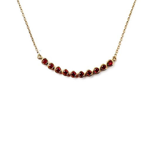 Collar en oro amarillo 10k con curva de rubíes biselados