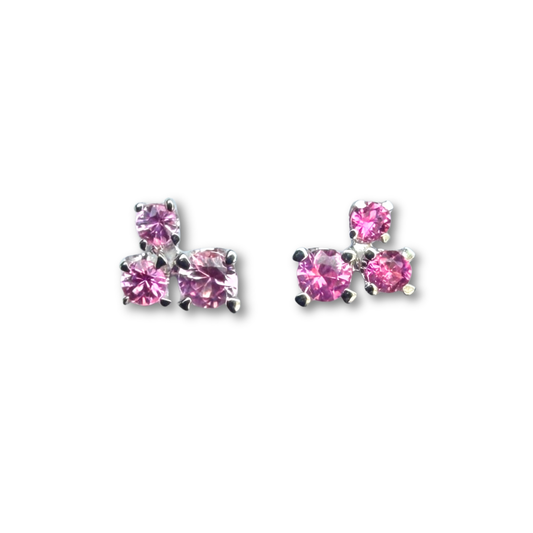 Aretes en oro blanco 14K con tres zafiros rosa redondos