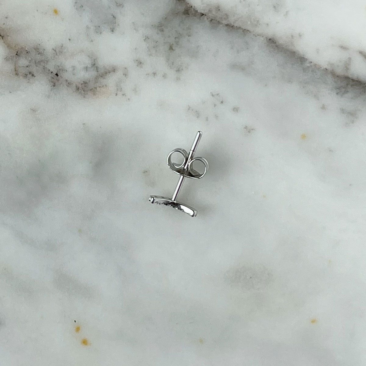 Arete curva de diamantes en oro blanco 14k 0.05ctw