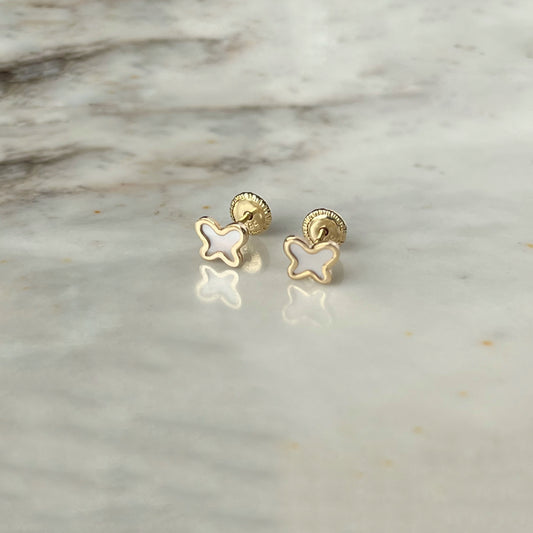Aretes mariposa en madre perla con borde de oro de 14k con tope ortopédico