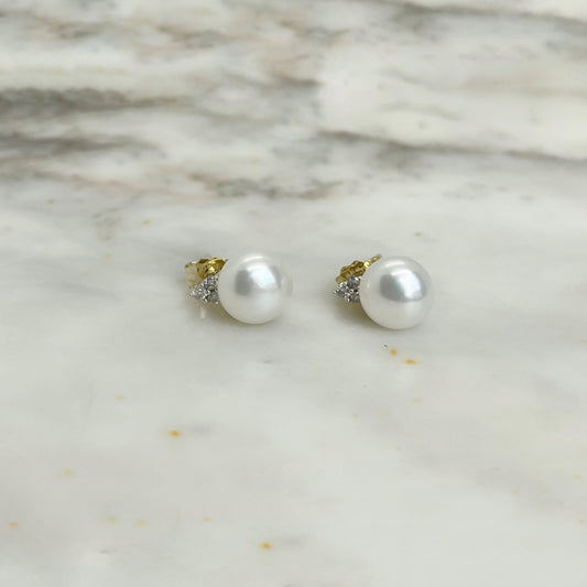 Aretes en oro 10k amarillo con perla y 3 diamantes 0.06ctw
