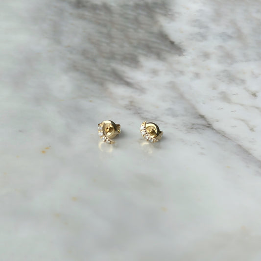 Aretes lunita de diamantes 0.06ctw en oro amarillo de 14k