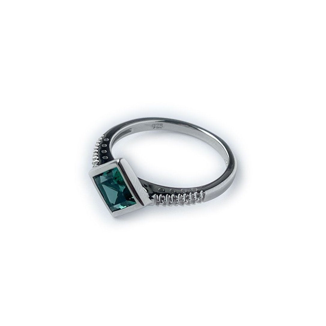 Anillo de plata con cuarzo verde