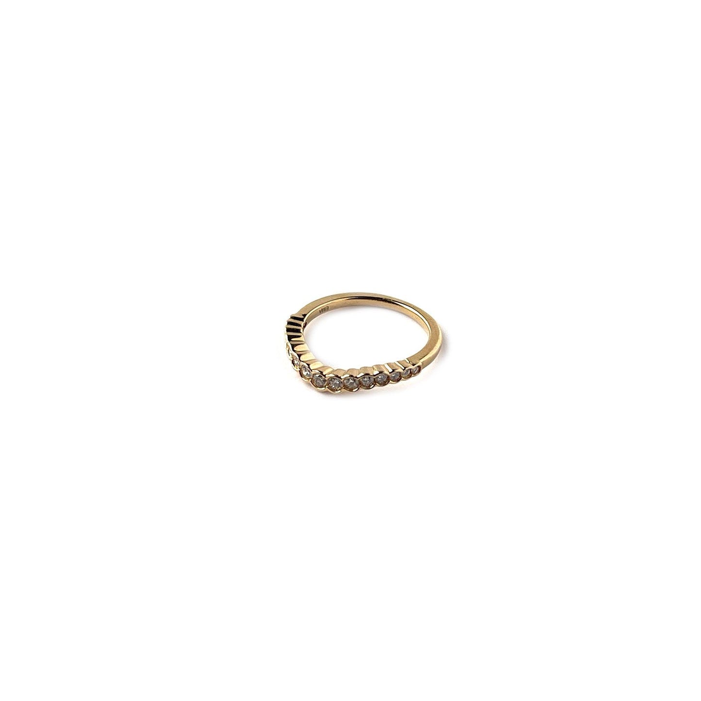 Anillo en forma de V en oro amarillo 14K con diamantes biselados 0.25ctw