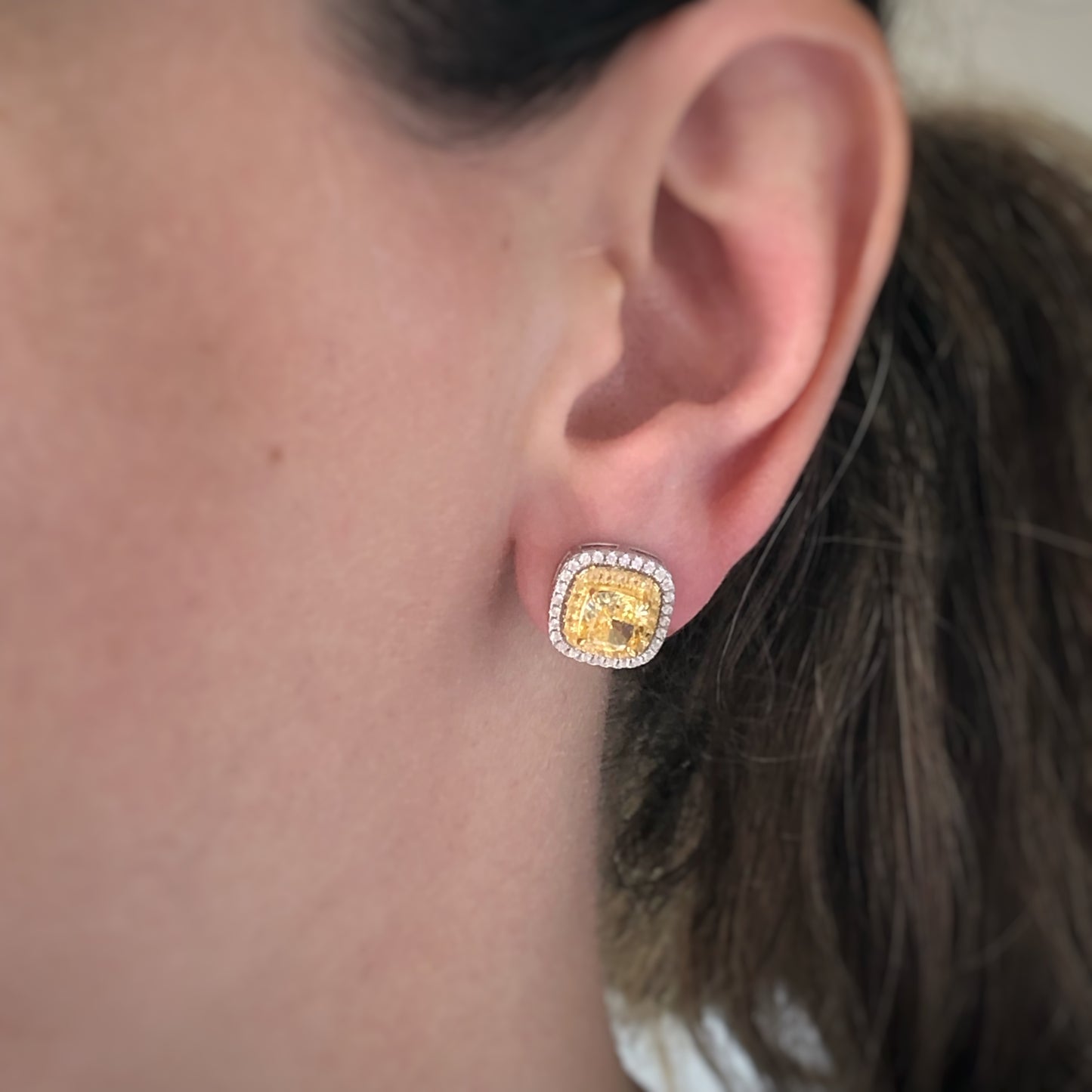 Sterling silver earring with zirconia and yellow halo