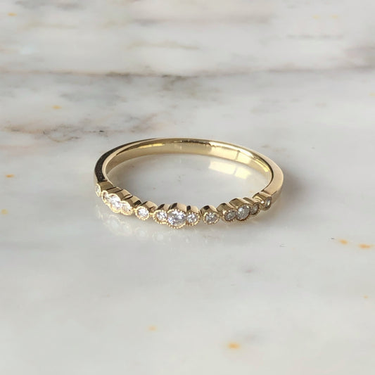 Anillo diamantes grande y pequeños 0.12ctw en oro amarillo 10k