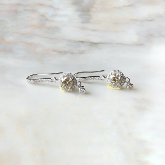 Aretes circón amarillo con halo y mini circón colgante en plata con baño de platino